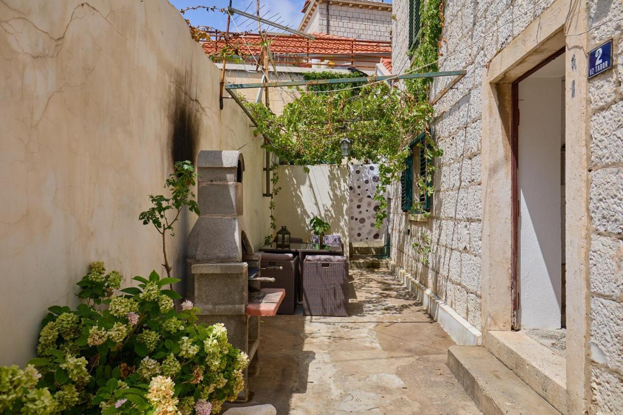 Just A Step To The Old City Gates دوبروفينك المظهر الخارجي الصورة